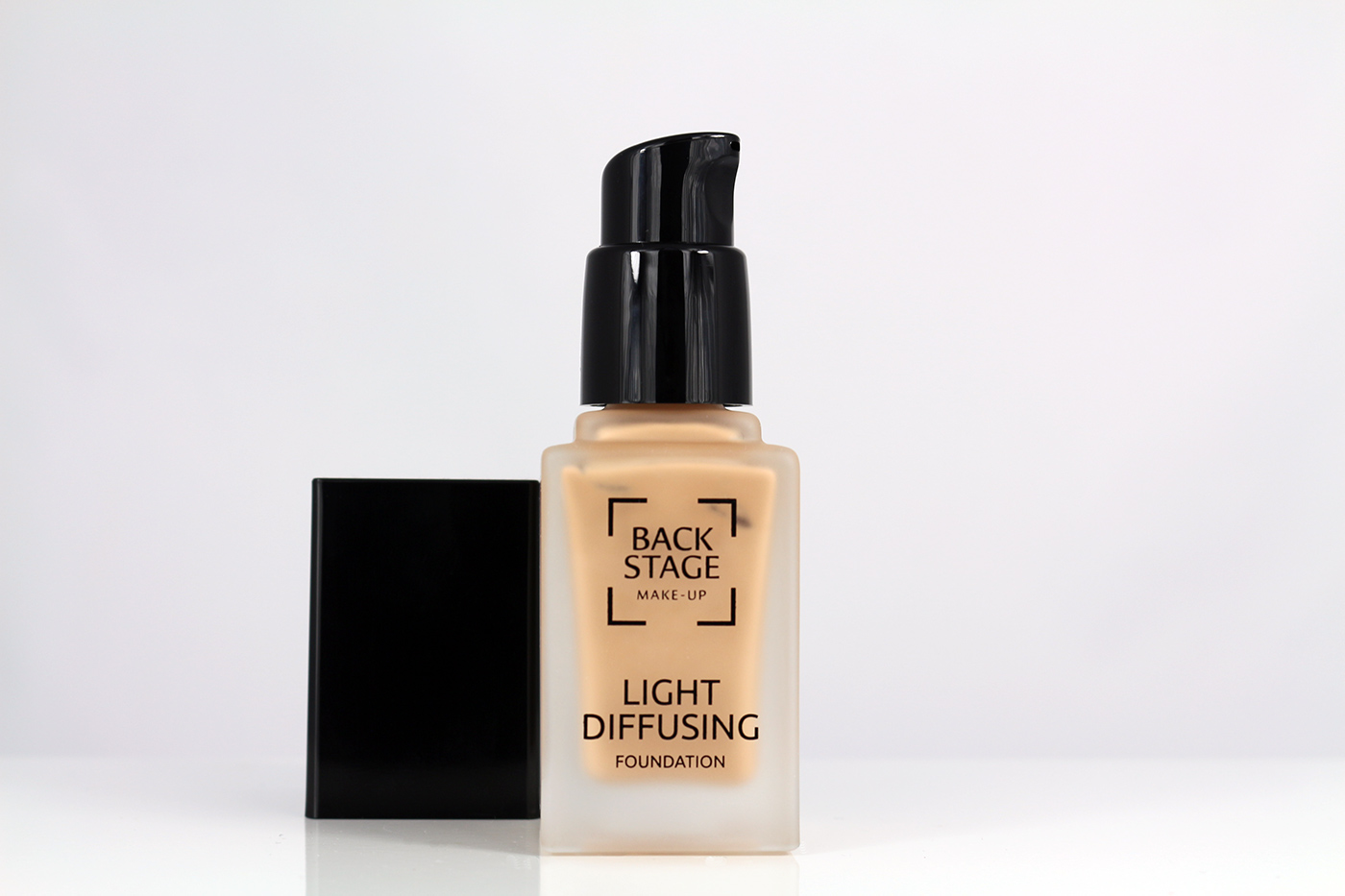 Light Diffusing Makeup – Bild 2